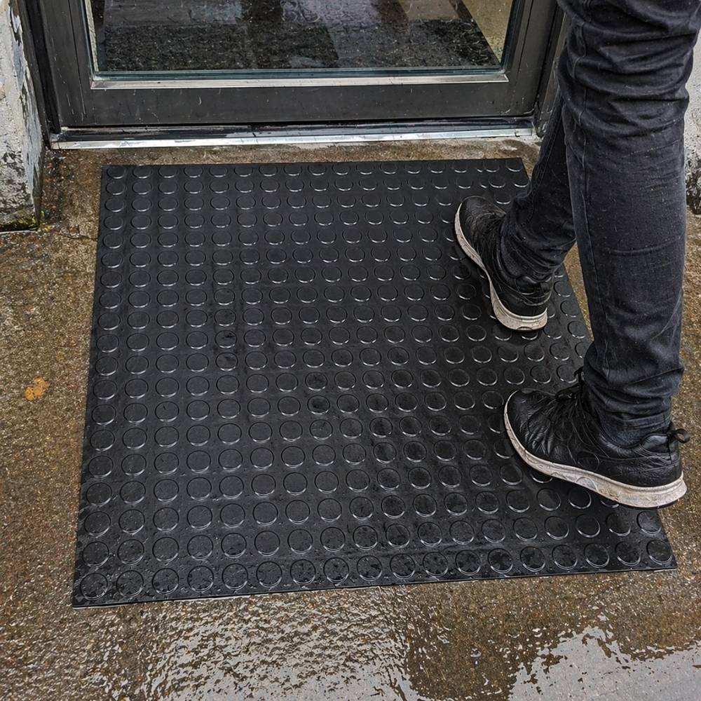 Rutschfestte Gummimatte für den Außenberreich