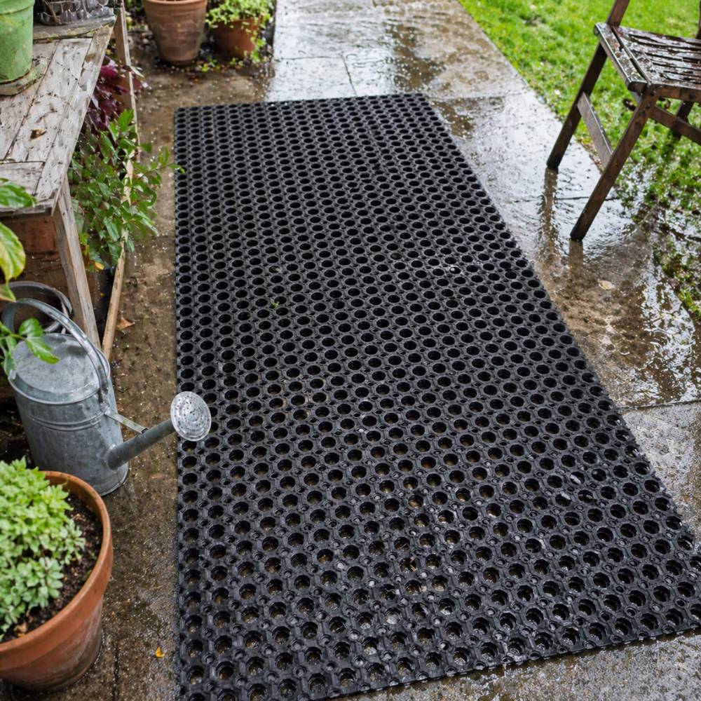 Outdoor Gummimatte liegt auf Terrasse